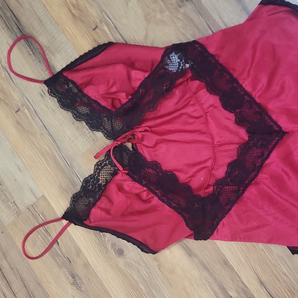 Vtg 80s LADY CAMEO DALLAS Red Nylon Black Lace Nylon Keyhole Front Teddy - Picture 5 of 11